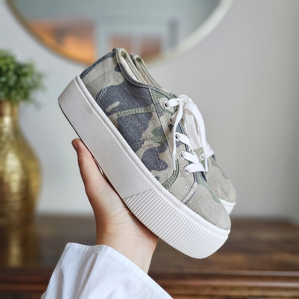 Steve Madden Emmi Camo Platform Sneakers Women’s 7M Canvas Lace Up